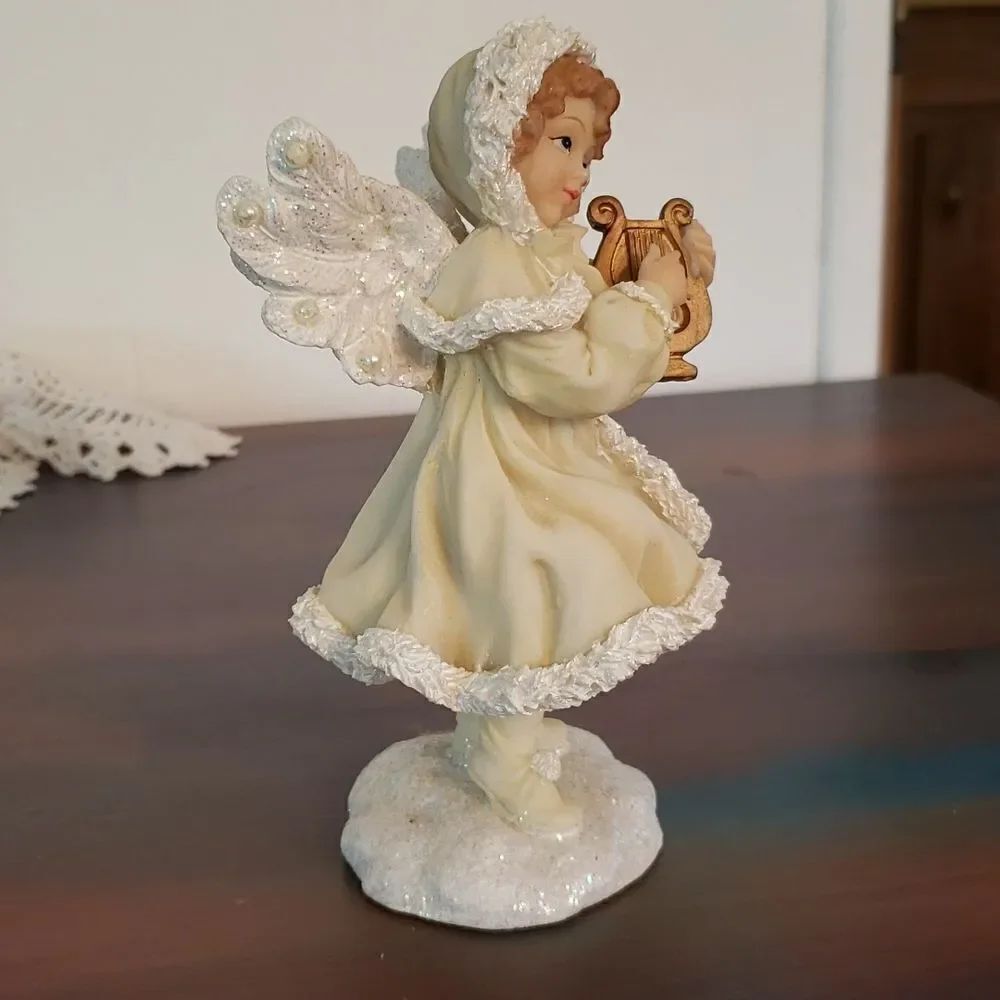 Lovely Vintage Resin Angel with Harp Figurine and Sparkly Wings - Picture 2 of 9